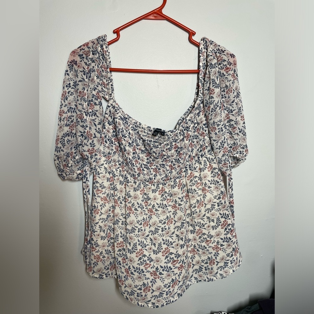 American Eagle size small shirt ❤️